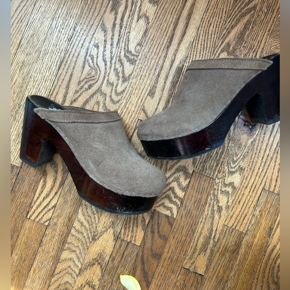 Swedish Clogs Taupe Suede - Picture 2 of 3